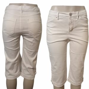 4/$20 • GLORIA VANDERBILT • Slimming Skimmer Capri